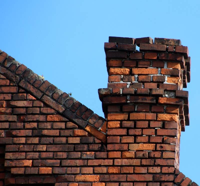 Signs Your Peabody Home Needs a Chimney Inspection Damaged chimney on an Peabody home showing cracks and missing mortar